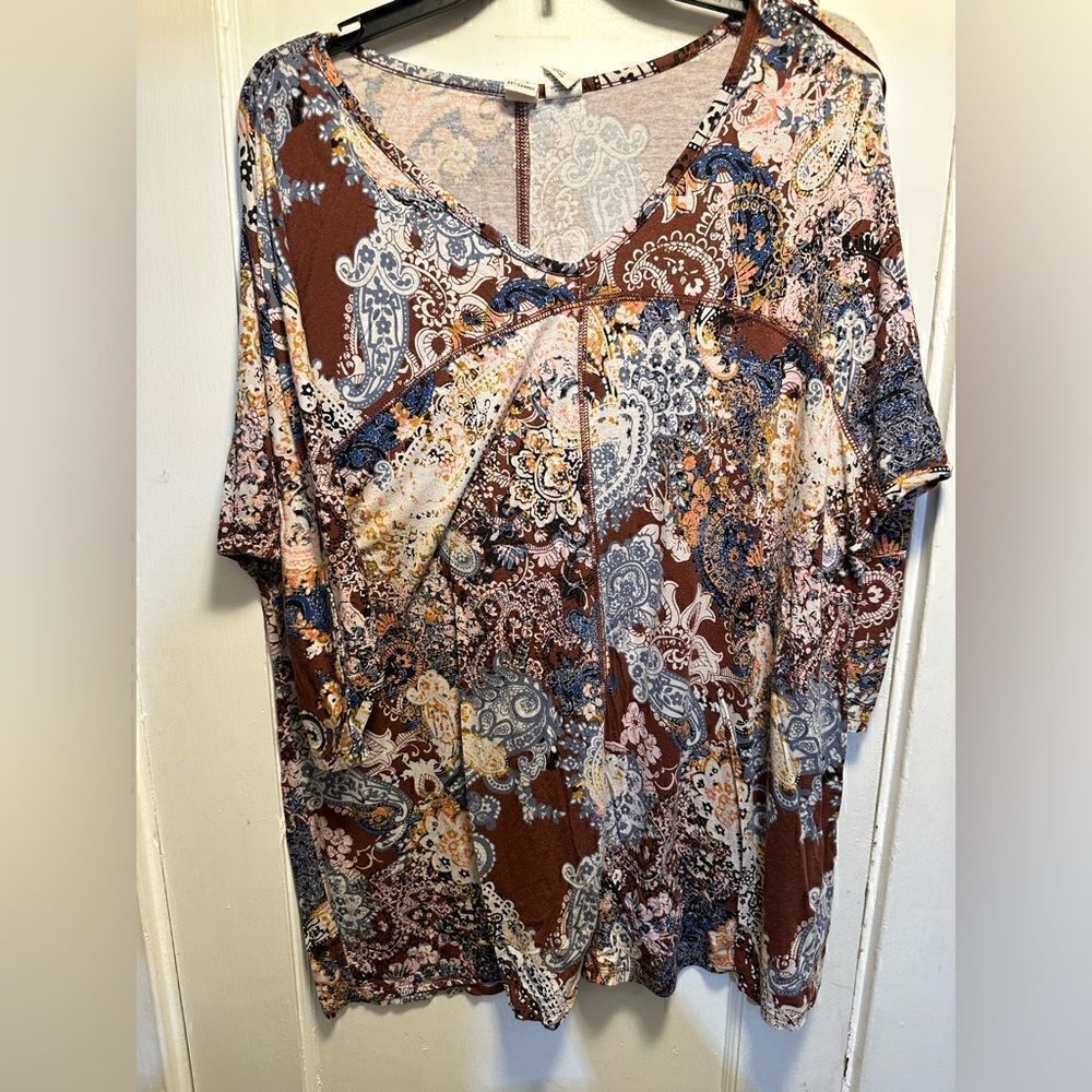 Great patterned, med sleeve, length shirt EUC